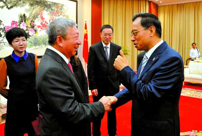 基金会与国际奥林匹克学院、汕头市政府签署“汕头奥林匹克体育学院”三方合作备忘录